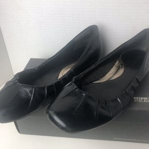 Black Kenneth Cole Reaction Ballet Flats | Size: 9